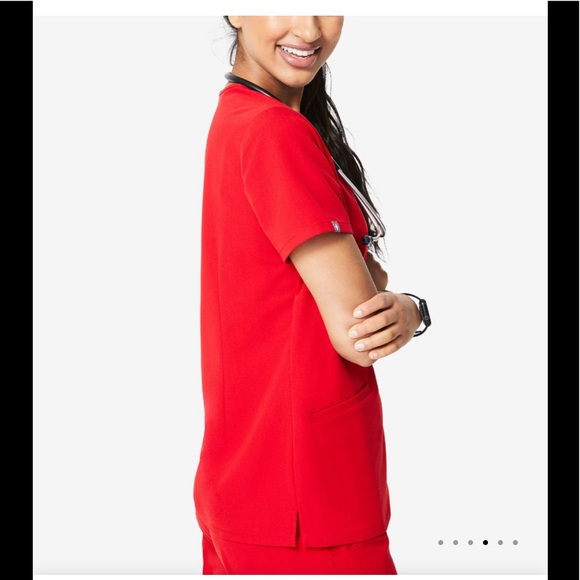 NWT FIGS Casma Three Pocket Scrub Top in Red - Picture 3 of 7